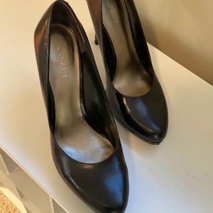 Nine West Black Leather Pumps